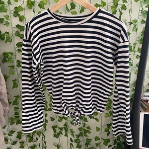 Dip slight cropped tie front tee